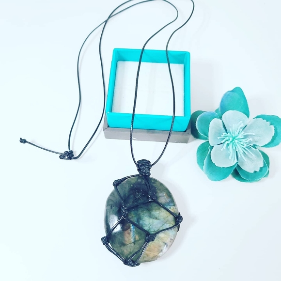 Gorgeous Labradorite Pendant on a vegan leather co - Picture 2 of 3
